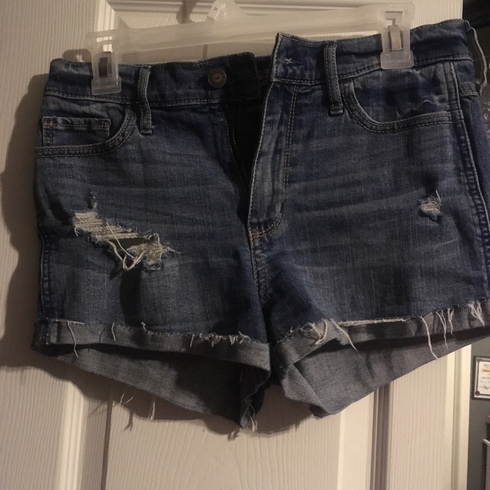 Hollister shorts with color fabric back pockets